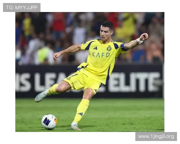 费尔南德斯点球命中瞬间C罗紧张躲在队友身后成焦点全场引发热议